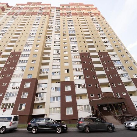 Новая Квартира Переулок Ясиноватский 11 Kyiv Exterior foto