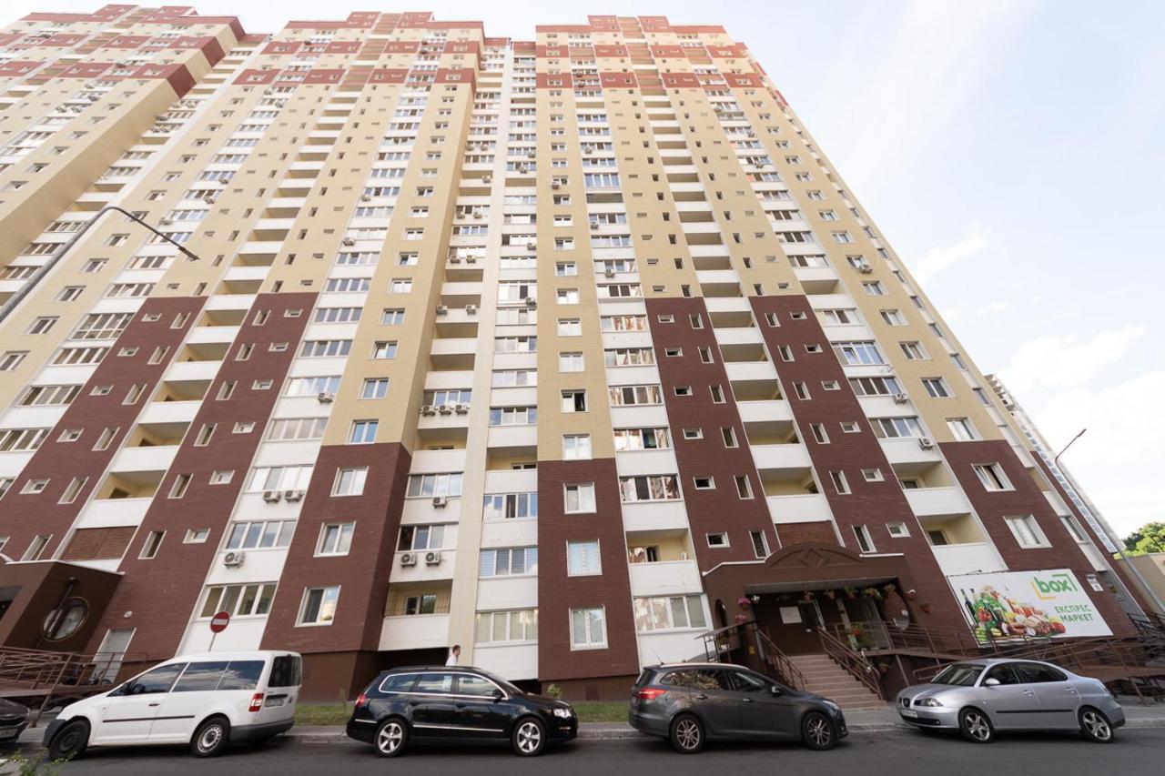 Новая Квартира Переулок Ясиноватский 11 Kyiv Exterior foto