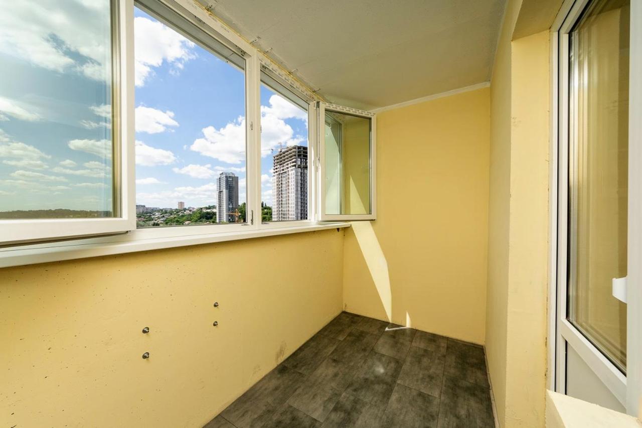 Новая Квартира Переулок Ясиноватский 11 Kyiv Exterior foto